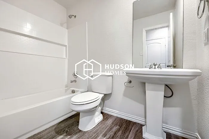 2722 William St — Photo 12
