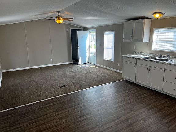 5th image of 93 Margaret Dr
