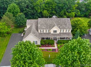 209 Bridle Path Ln, Fox River Grove, IL 60021