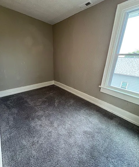 821 Vinton St — Photo 13