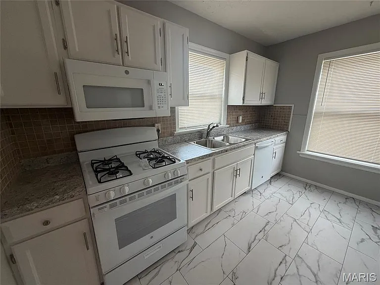 9413 Corregidor Dr — Photo 4