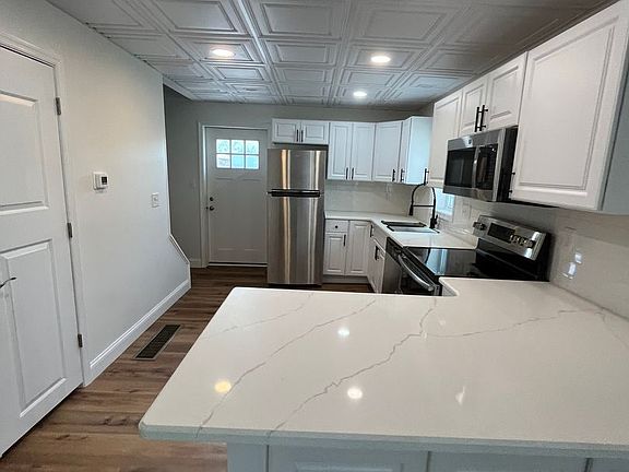 3rd image of 820 Main St