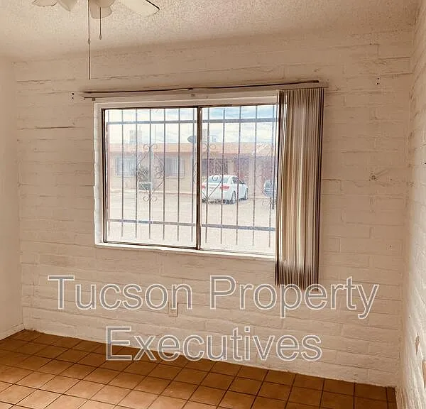 5756 S Park Ave — Photo 5