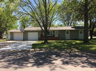 612 Crescent Dr, Hesston, KS 67062
