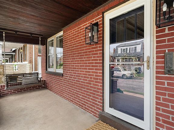 3rd image of 6534 Tholozan Ave