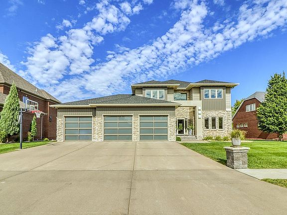 4th image of 4345 Beach Ln S