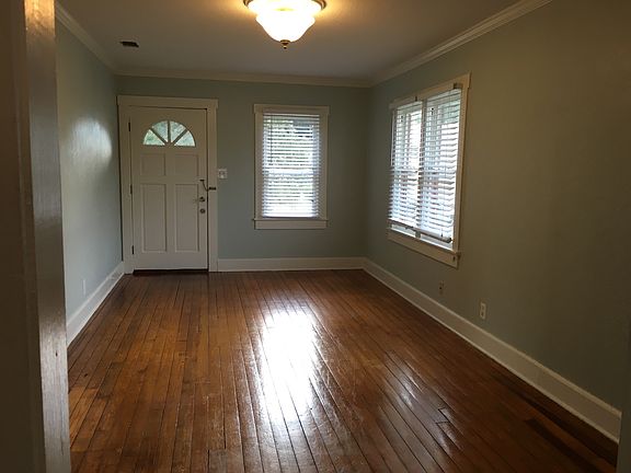 Newly remodeled 2 bedroom 1 bath upstairs apartment with private entrance in Dade City FL 2BR apartment Dade City 2 bedroom rental at 14144 10th Street Dade City with shared washer dryer upstairs apartment in Dade City Florida Cozy 2 bed 1 bath apartment