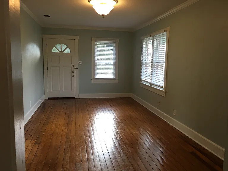 Newly remodeled 2 bedroom 1 bath upstairs apartment with private entrance in Dade City FL 2BR apartment Dade City 2 bedroom rental at 14144 10th Street Dade City with shared washer dryer upstairs apartment in Dade City Florida Cozy 2 bed 1 bath apartment