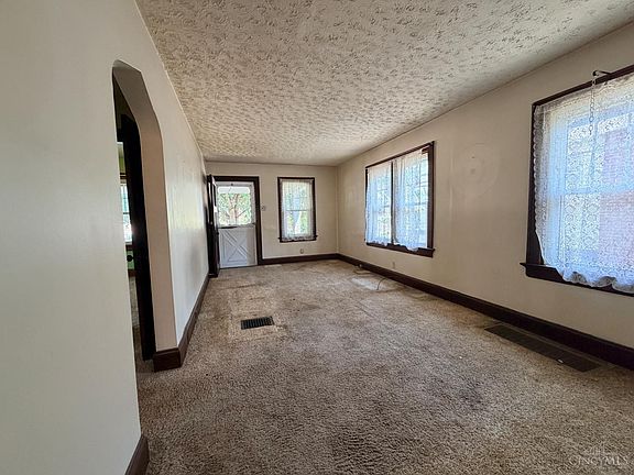 5th image of 3815 Carlton St
