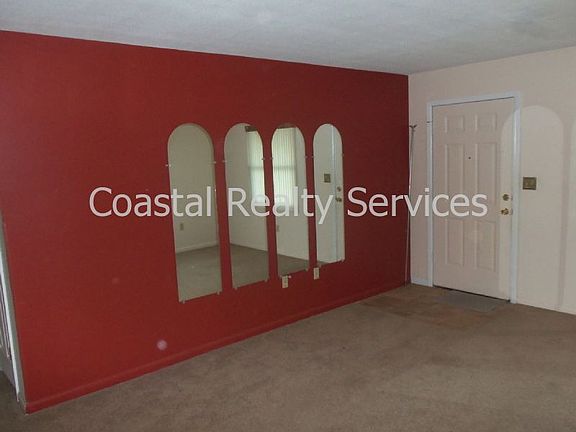 4th image of 408 Sherry Cir