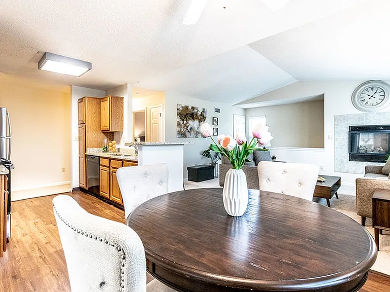 Windsong Place Apartments — Photo 135