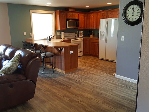 2nd image of 207 Darland Ave