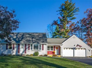 7 Putnam Dr, Enfield, CT 06082