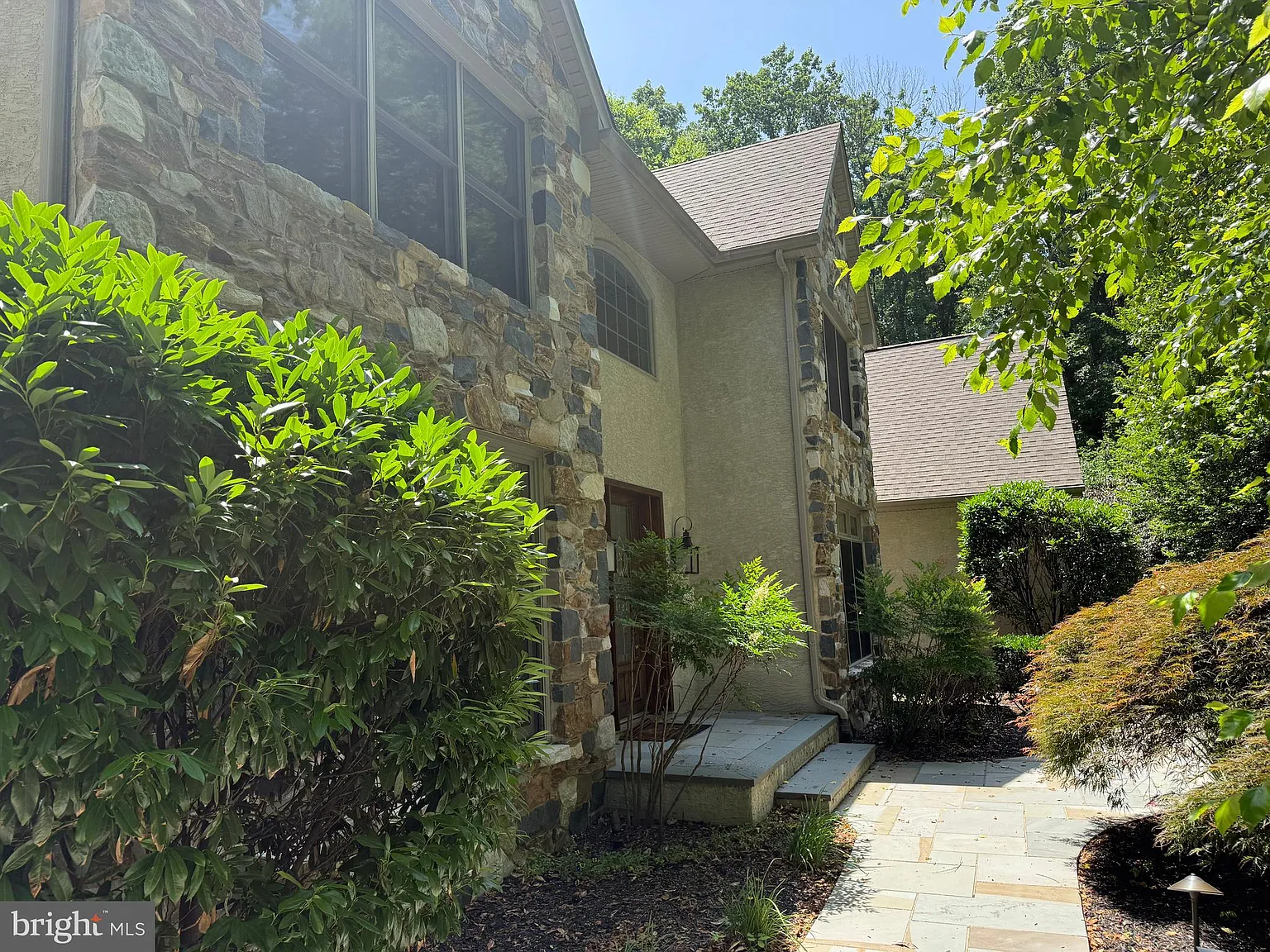 4 bed, 4.5 bath, 4364 sqft, $6,000 — Photo 3
