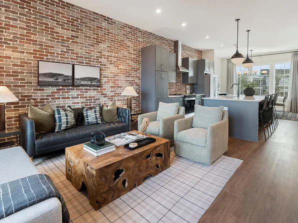 989 Bibbs Cir NW Unit 5, Atlanta, GA 30318