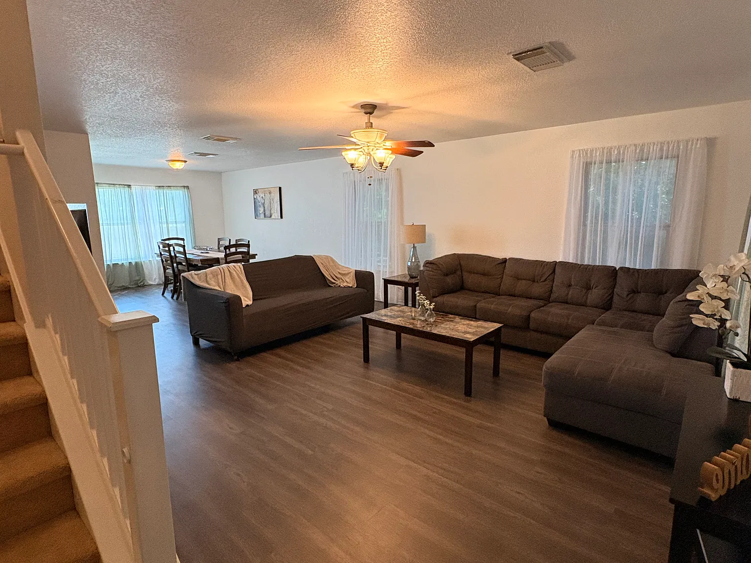 3 bed, 2.5 bath, 2190 sqft, $1,900 — Photo 3
