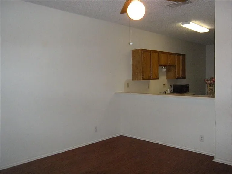 2414 Longview St #305 — Photo 5
