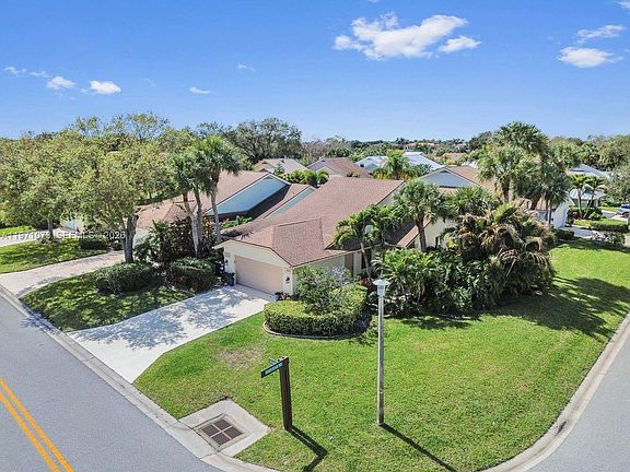 4th image of 334 Leeward Dr