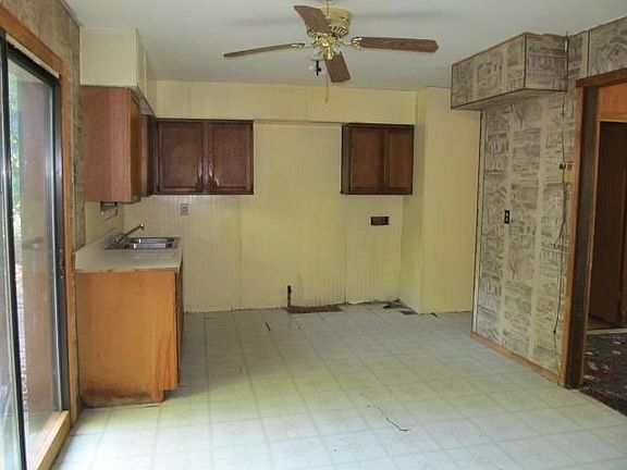 2nd image of 1831 Trent Dr