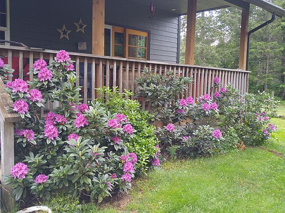 Hot tub behind railing