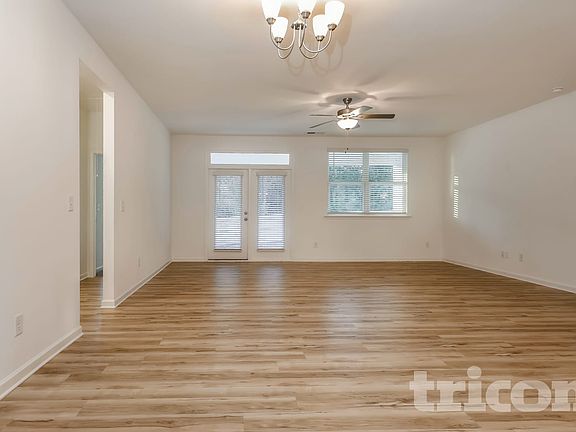 5th image of 173 Everett Sq