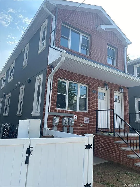 3 bed, 2.0 bath, 1600 sqft, $3,300 — Photo 1