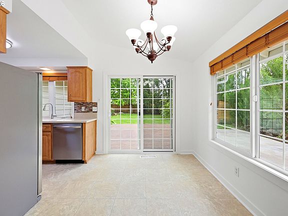 5th image of 405 SE 21st St