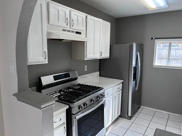 15811 Beechnut St — Photo 3
