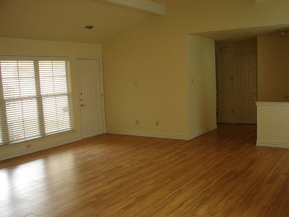 3rd image of 625 Plantation Dr