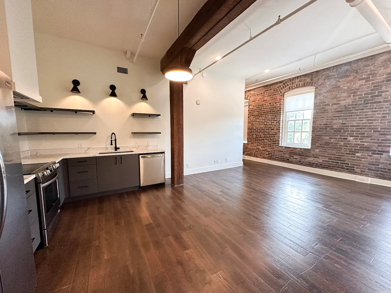 1 bed, 862 sqft, $1,580 — Photo 3