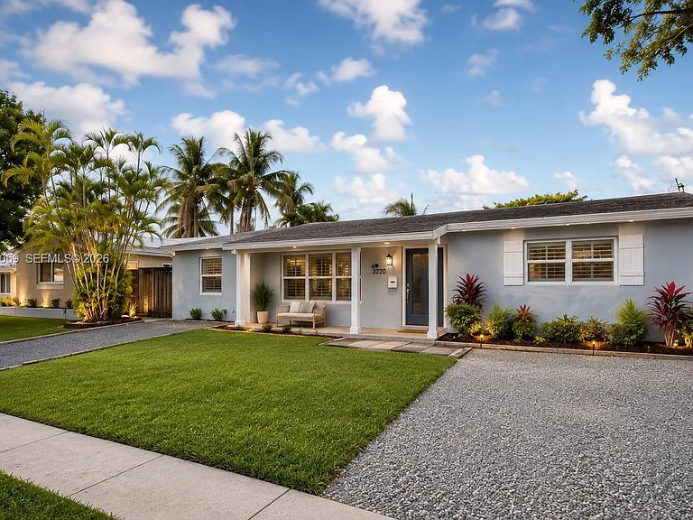 3039 Grant St — Photo 1