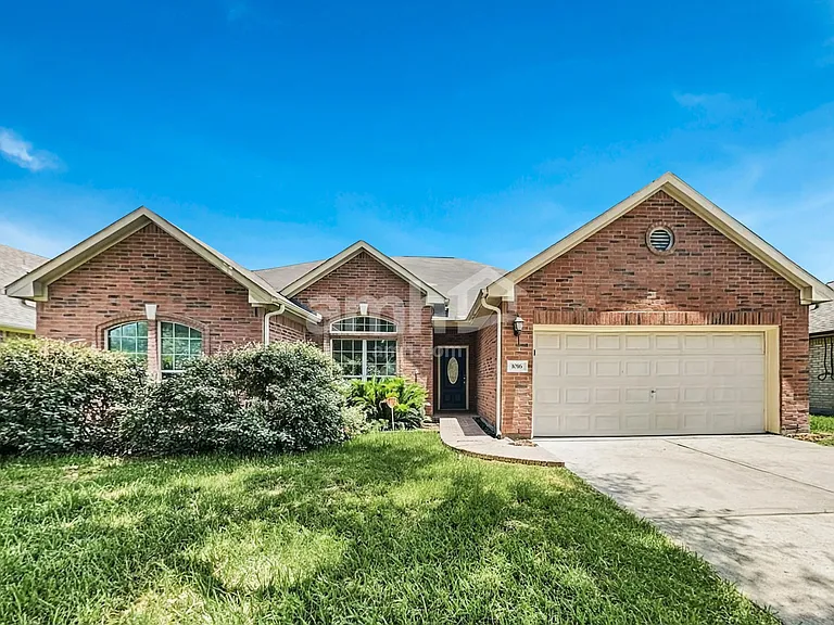 1016 Brazos Ct — Photo 1