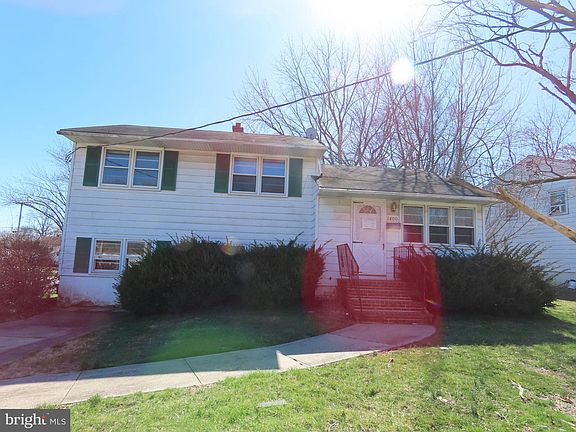 2nd image of 1400 Spruce Ave
