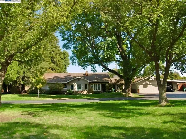 200 Greenwich Ln, Modesto, CA 95350