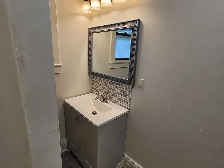 723-725 Sherwood Ave #723 — Photo 8