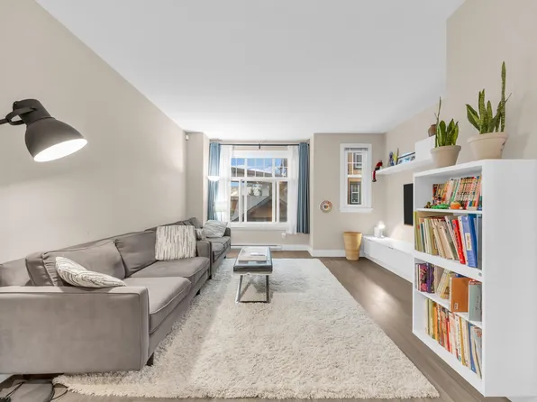 6088 Beresford St #26, Burnaby, BC V5J 0G2