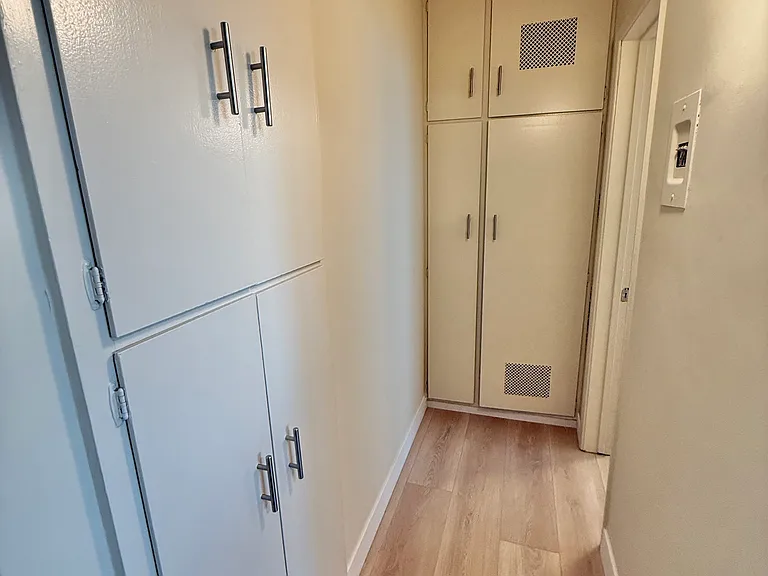 Village Glen Apartments — Photo 10