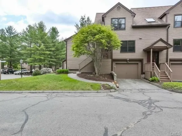 16 Willowbrook Cir, Monroe, CT 06468