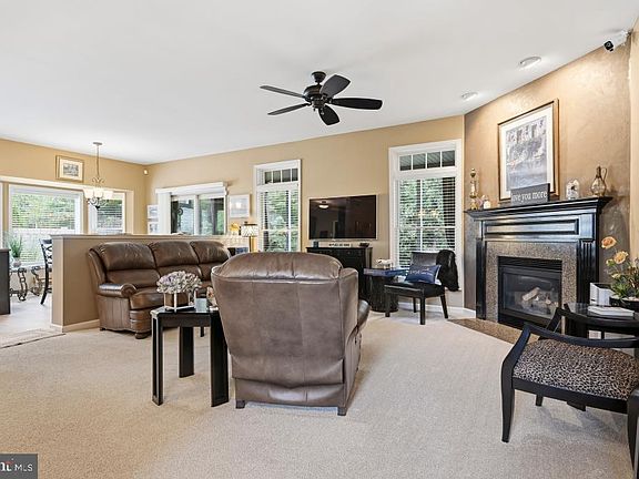 5th image of 514 Waterside Cir