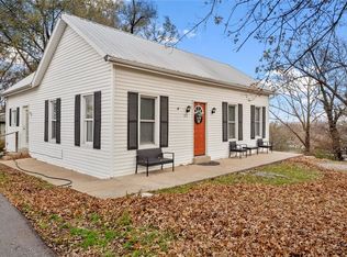 215 W Walnut St, Winfield, MO 63389