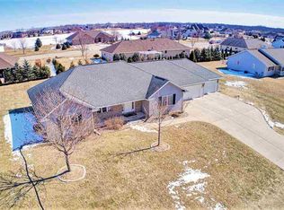 3024 Longview Ln, Suamico, WI 54173