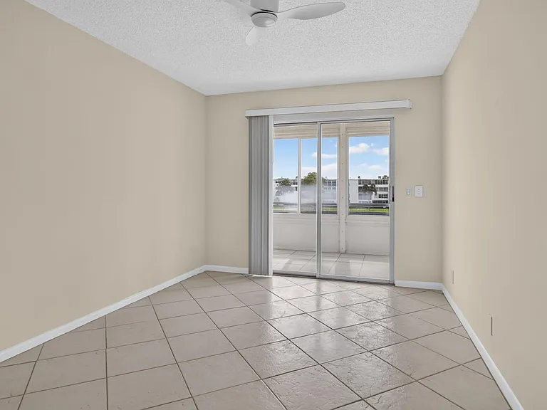 3057 Yarmouth Dr #C — Photo 18