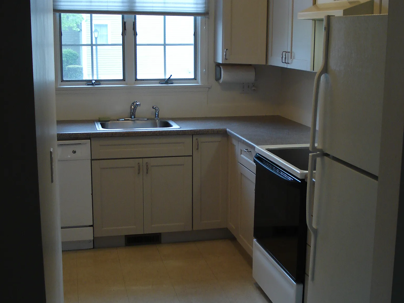 2 bed, 1.5 bath, 1660 sqft, $2,400 — Photo 4