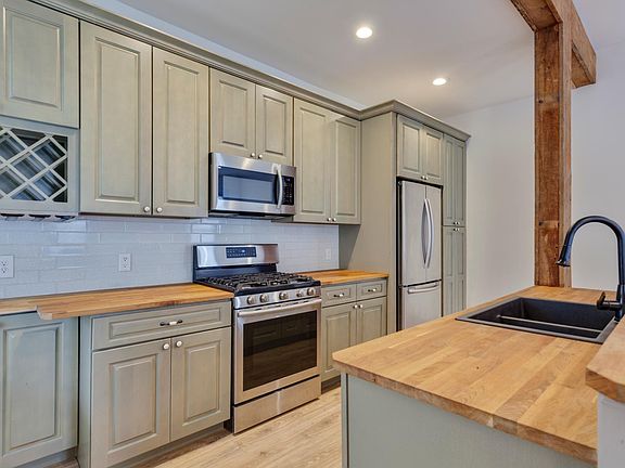 3rd image of 1544 N Market St
