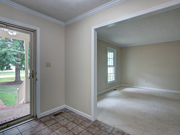 3rd image of 107 Gardenville Dr