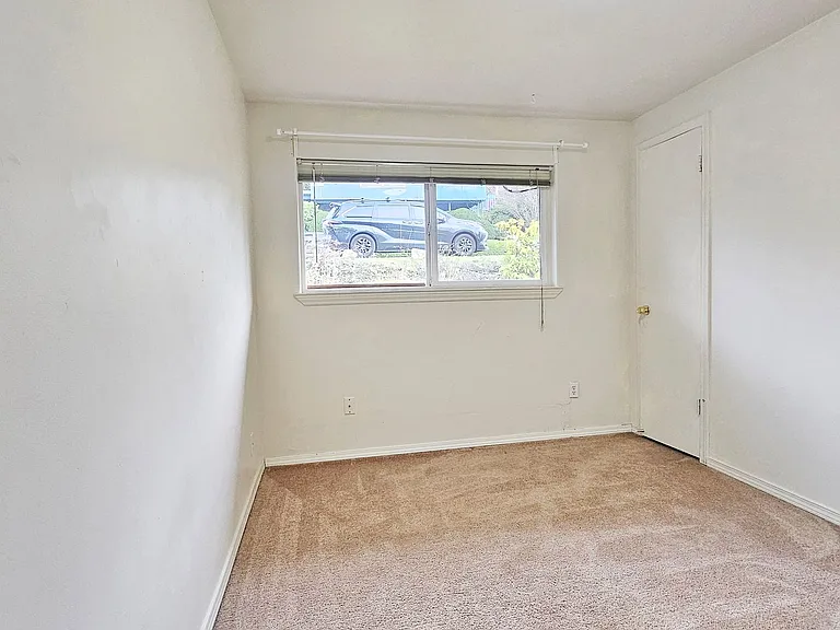 7127 S 130th St — Photo 14