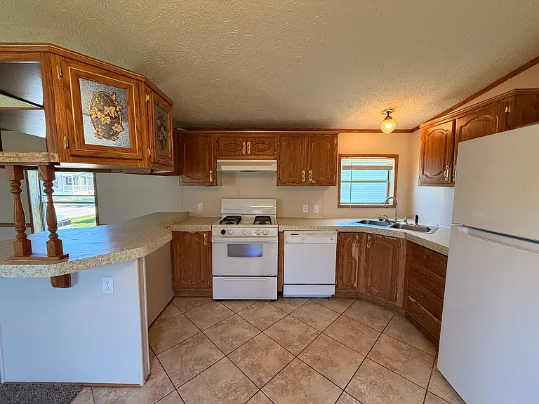 Westbridge Manor — Photo 15