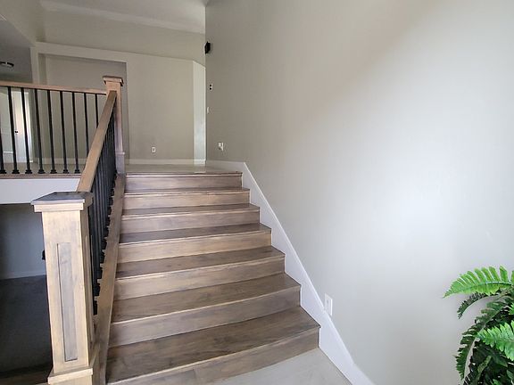 3rd image of 1065 N Canyon St