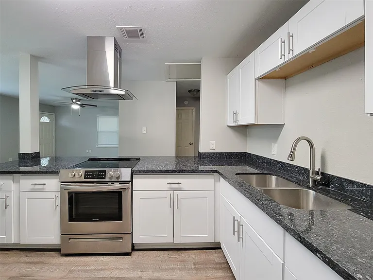 5242 Keystone St — Photo 12