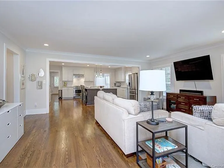 3215 Cambridge Rd — Photo 5